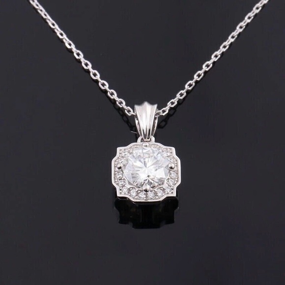 Moissanite 2ct Pendant on Silver Necklace NEW Never Worn - Picture 5 of 5